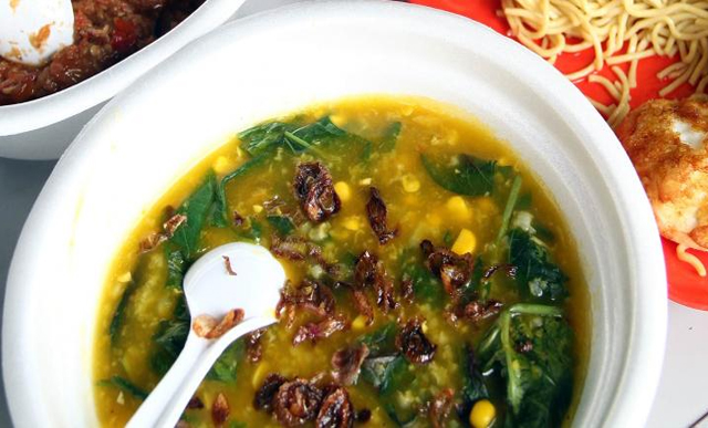 Kuliner khas Manado, Tinutuan atau dikenal juga dengan sebutan Bubur Manado.